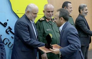 به مناسبت ۲۷ اردیبهشت روز ارتباطات و روابط عمومی، از ر وابط عمومی شرکت پتروشیمی پارس به عنوان روابط عمومی برتر با کسب رتبه اول در حوزه ارتباط با رسانه تقدیر وتشکر شد.